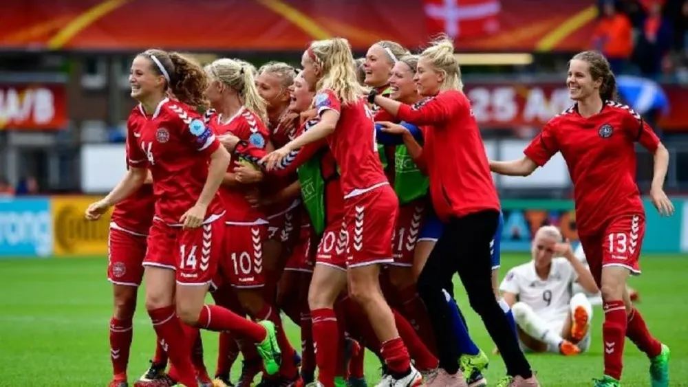 Selección femenina de Dinamarca