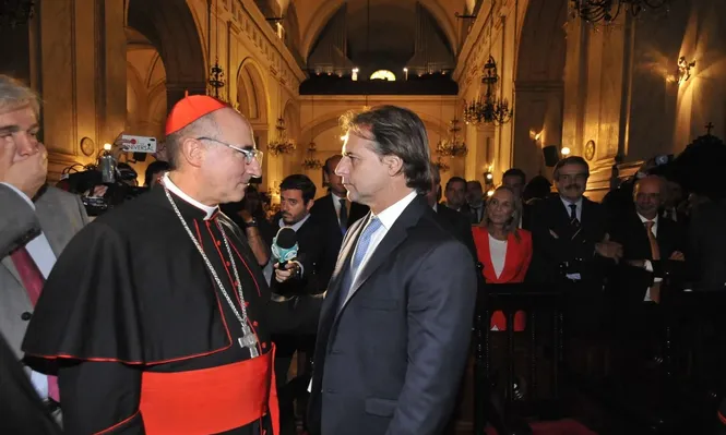 Lacalle Pou recibió la bendición de cinco comunidades religiosas en la Catedral Metropolitana un día después de su asunción presidencial