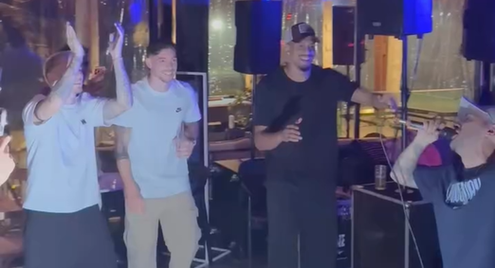 El agite de los jugadores de la selección uruguaya en la fiesta privada de despedida 