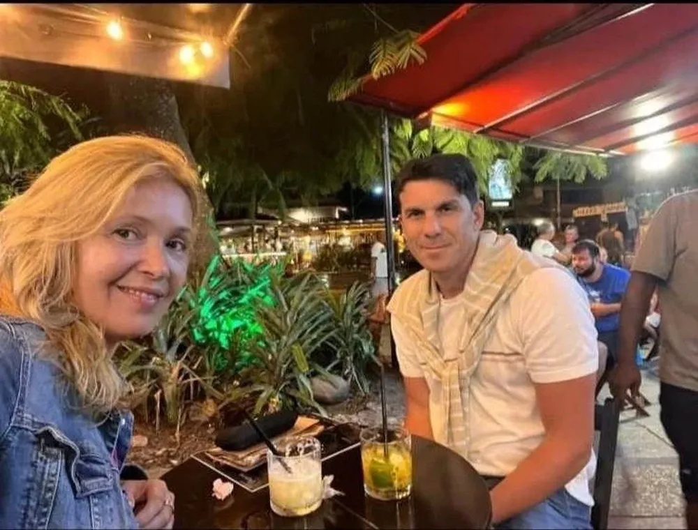 Mauricio Larriera y su esposa disfrutan de unos días de vacaciones en Buzios, Brasil