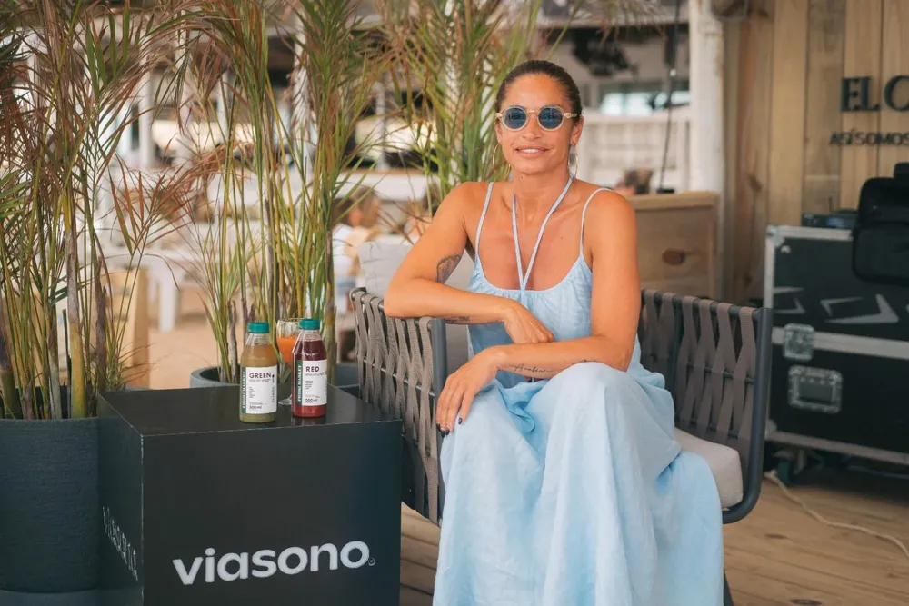 Claudia Fernández visitó el parador de El Observador en Punta del Este