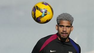 Ronald Araujo viajó a Uruguay para pasar las fiestas, entrena en el Complejo de la AUF y hay una fecha estimada para su regreso a Barcelona