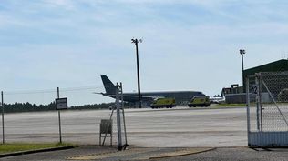 Aterriza en Santiago de Compostela el avión militar que trajo a los sobrevivietes del hundimiento del pesquero Argos Georgia