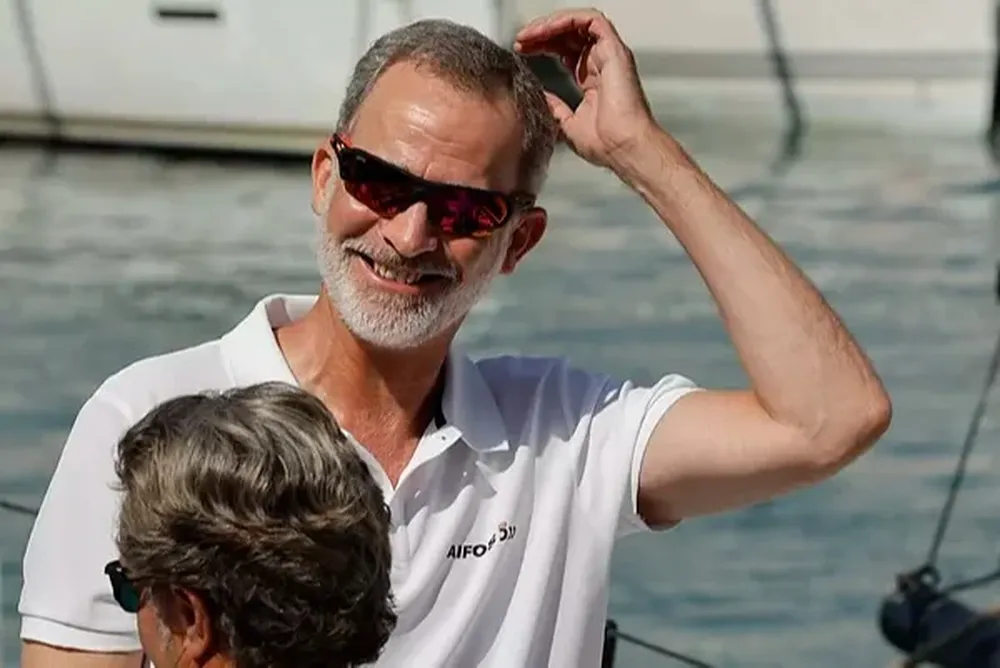 Felipe VI embarcado en el Aifos