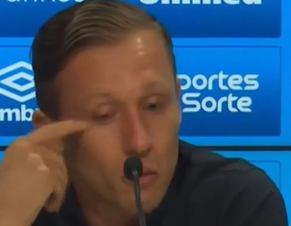 Entre lágrimas, Lucas Leiva, se retiró del fútbol por problemas cardíacos
