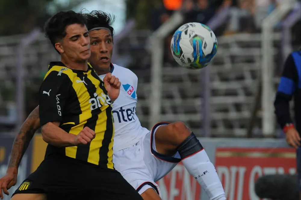 Peñarol y Nacional juegan el clásico de Tercera división