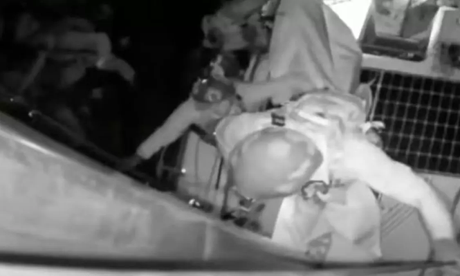 Momento en que la Armada de Israel detiene a un barco de la segunda flotilla hacia Gaza.&nbsp;