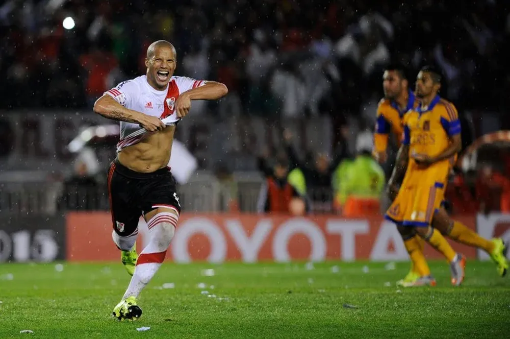 Carlos Sánchez festeja su gol en la final de la Libertadores