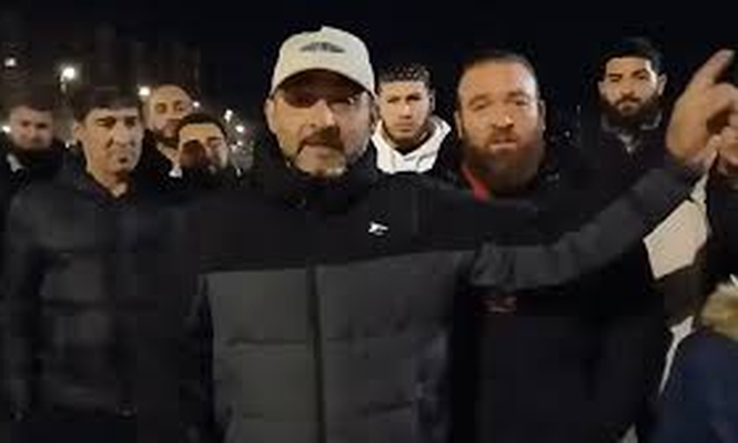 El clan amenaza a quienes les robaron los gallos.