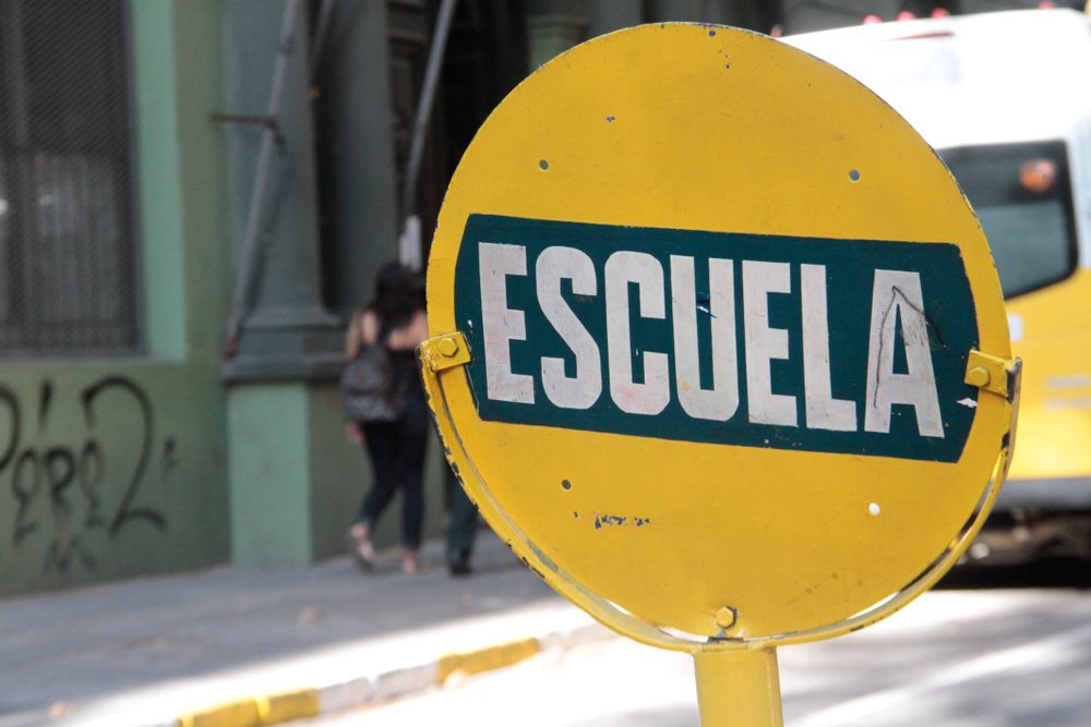 Cartel de escuela