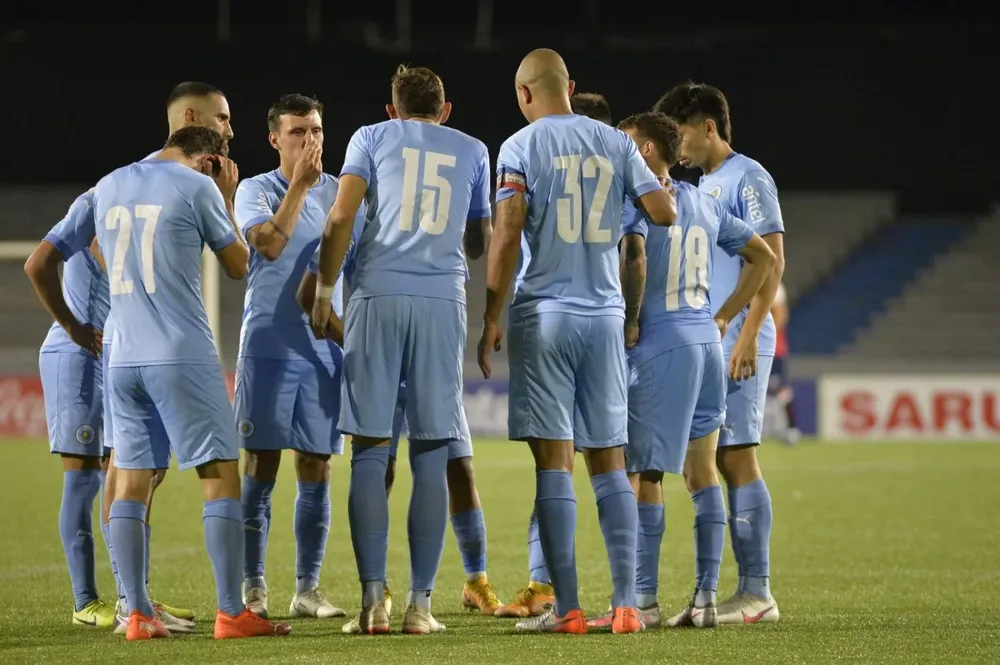 Los futbolistas de City Torque previo al partido con Nacional