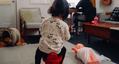 crean una asociacion uruguaya que busca ayudar a madres que crian solas a sus hijos