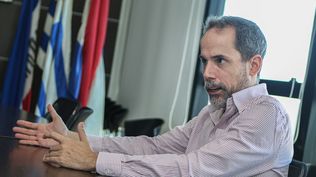 El economista Hugo Bai en entrevista con El Observador.