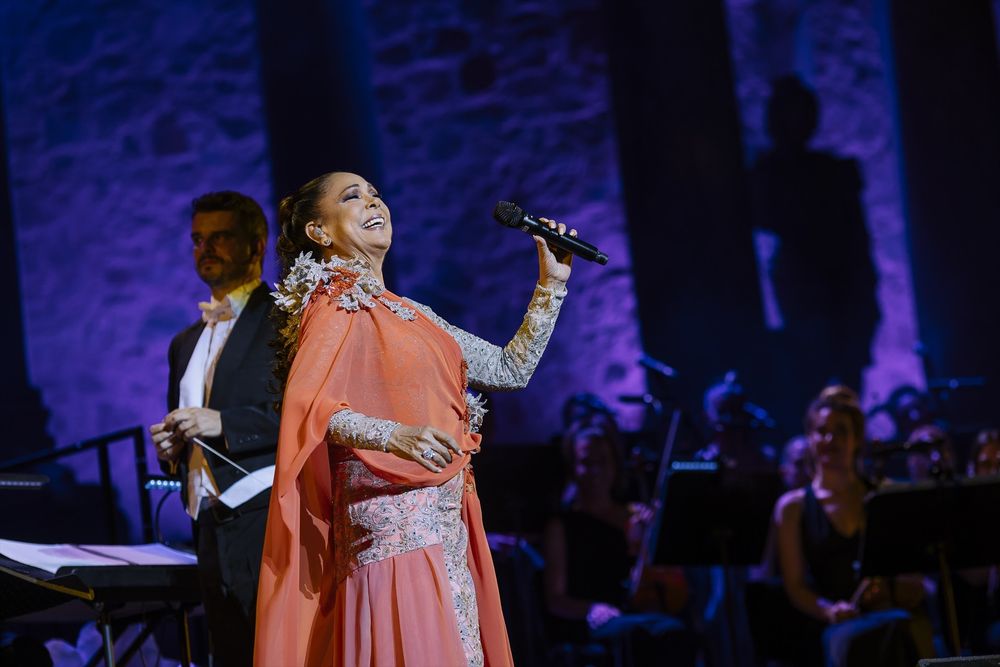 Isabel Pantoja durante su actuación en el Teatro Romano de Mérida