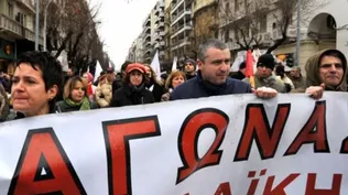 Miles de personas en las calles de Atenas