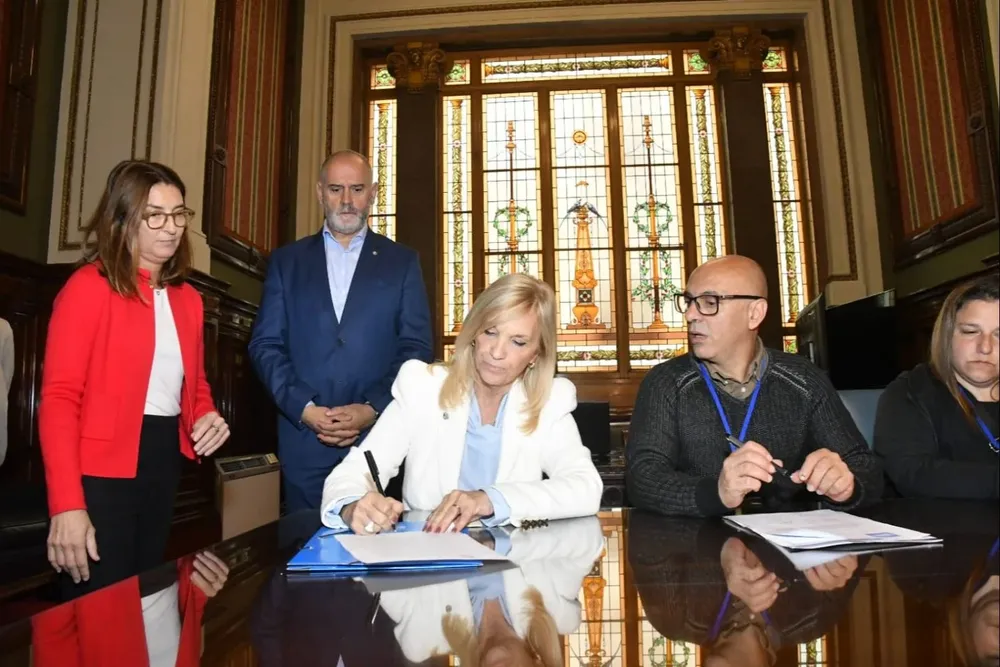 La vicepresidenta de la República recibió las firmas