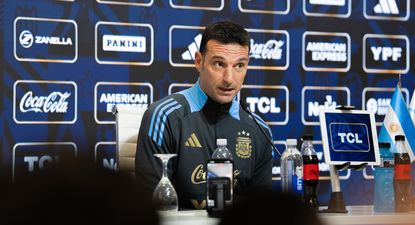 Lionel Scaloni en conferencia