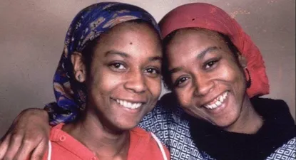 Un psicólogo que las conoció dice que las gemelas eran mudas por elección y tenían movimientos sincronizados bastante extraordinarios entre ellas.