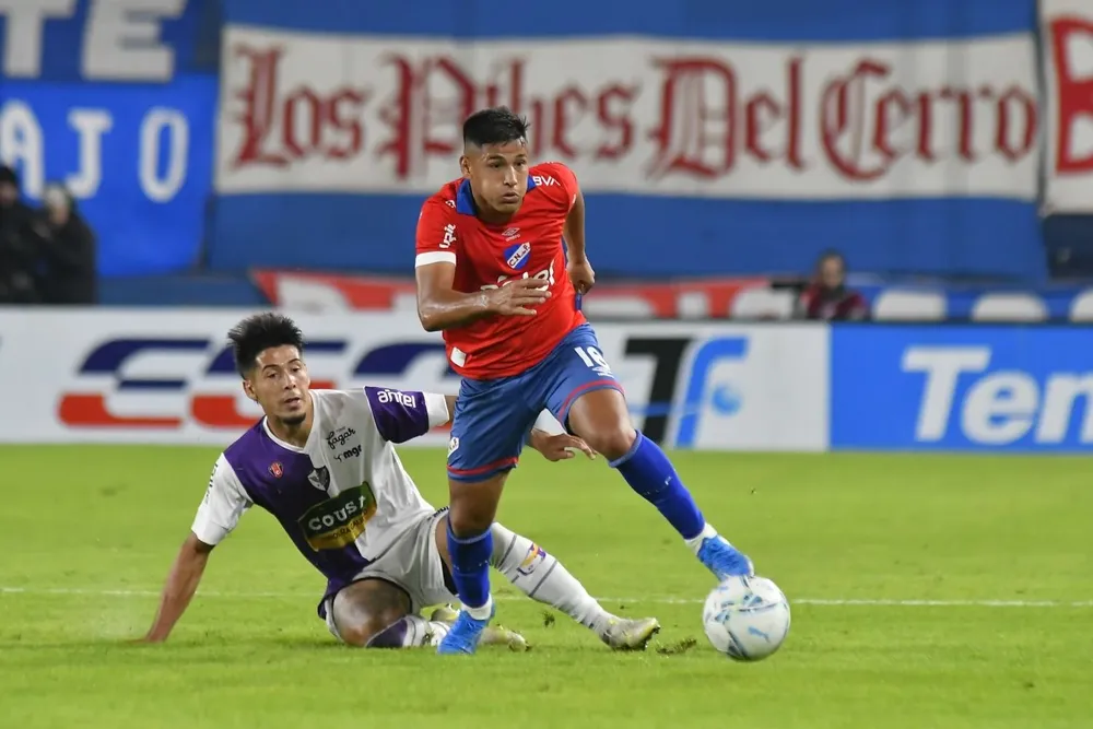 Nacional recibe a Fénix