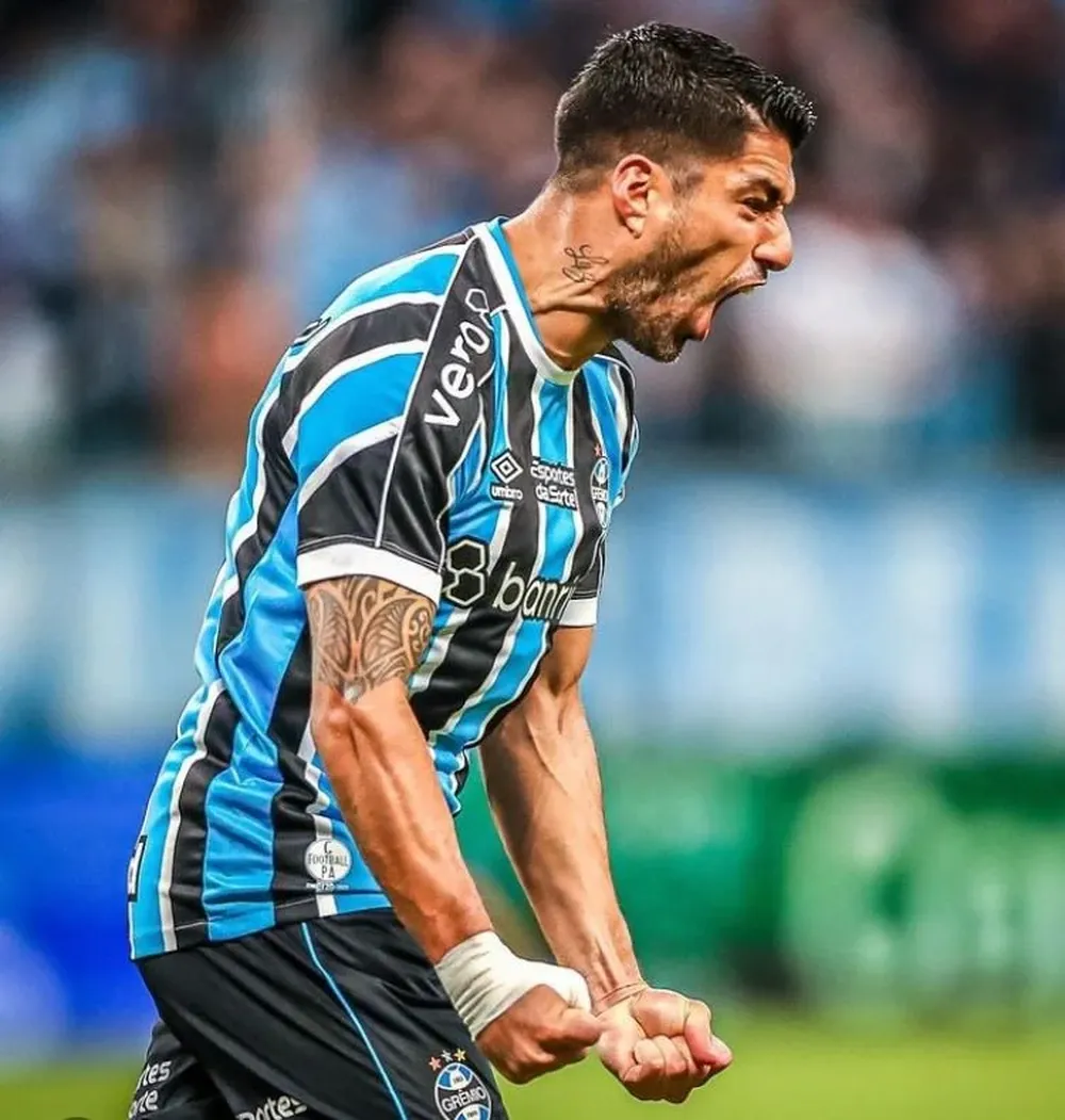 El grito de gol del Pistolero