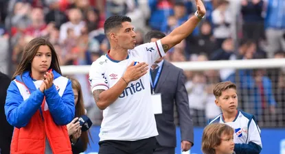 Suárez subió una foto comparándose con sus hijos varones en el fútbol