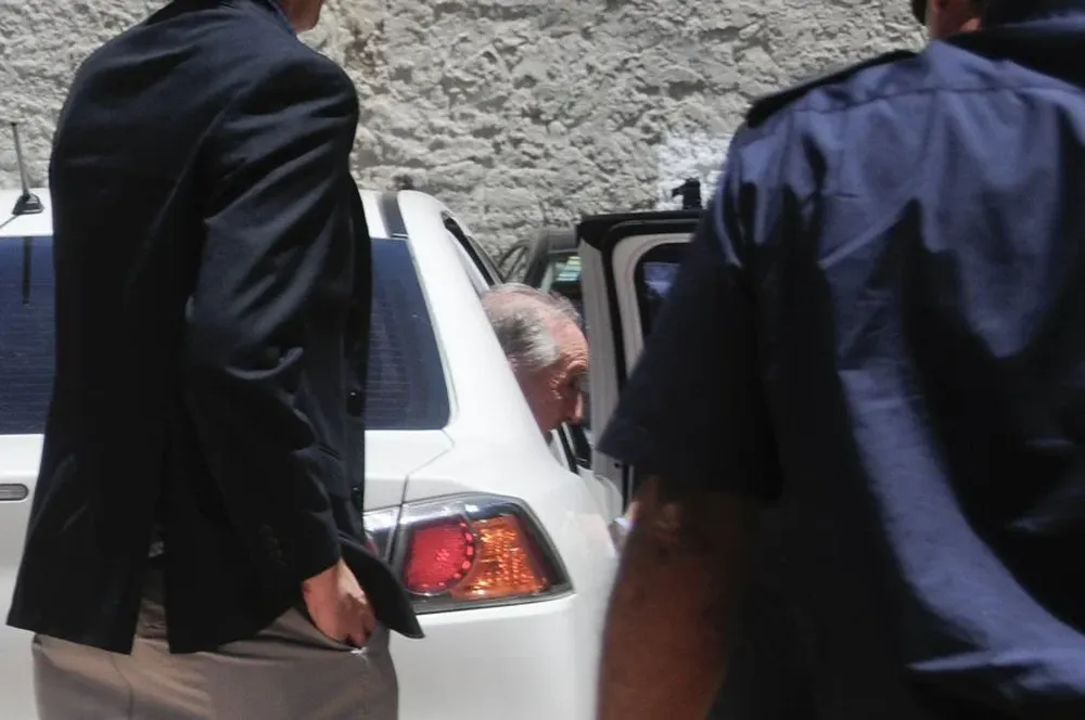 Eugenio Figueredo al presentarse ante la Justicia el 24 de diciembre.