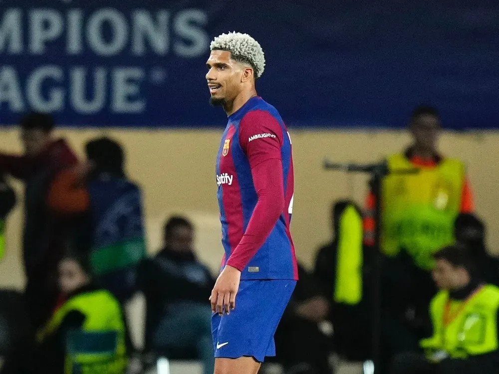 Araujo le responde a Gundogan.