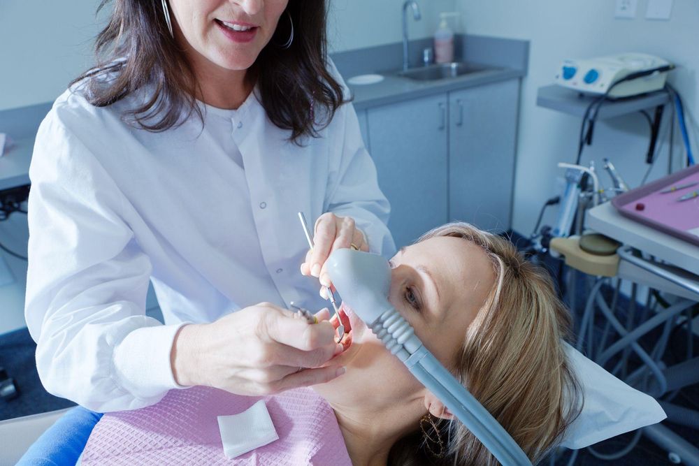 El óxido nitroso se utiliza en los procedimientos odontológicos como anestesia.