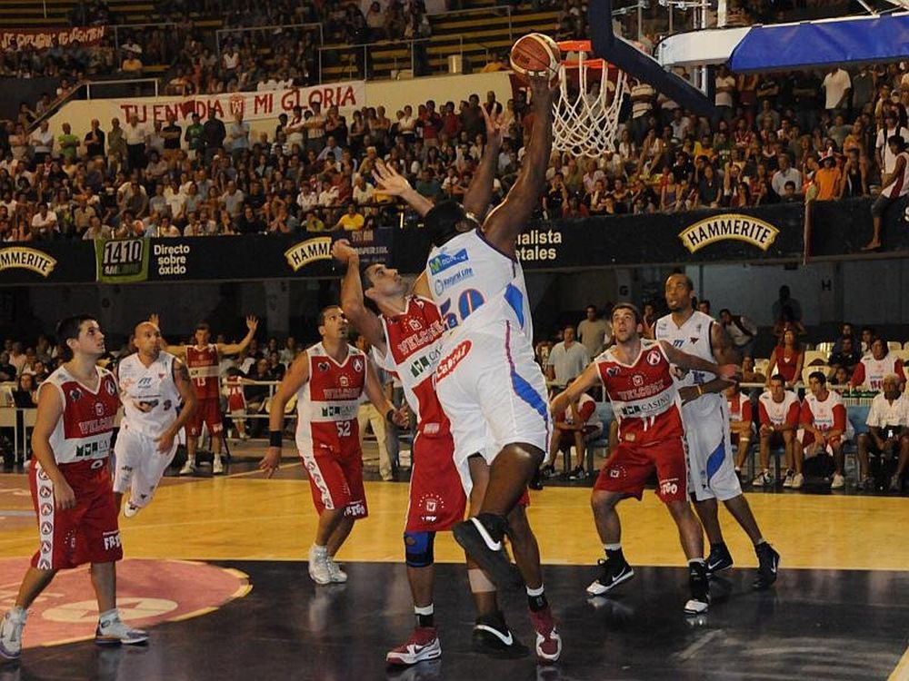 Michael Sweetney anotó 24 puntos