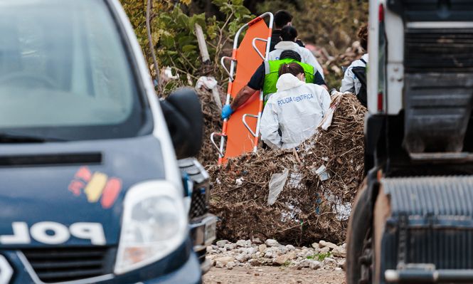 La Policía Científica trabajando en la zona.