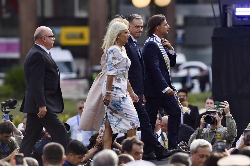 Cambio de mando Plaza Independencia con Yamandú Orsi, Carolina Cosse, Beatriz Argimón y Luis Lacalle Pou