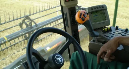 Cada vez se exigen más conocimientos para manejar la maquinaria del agro