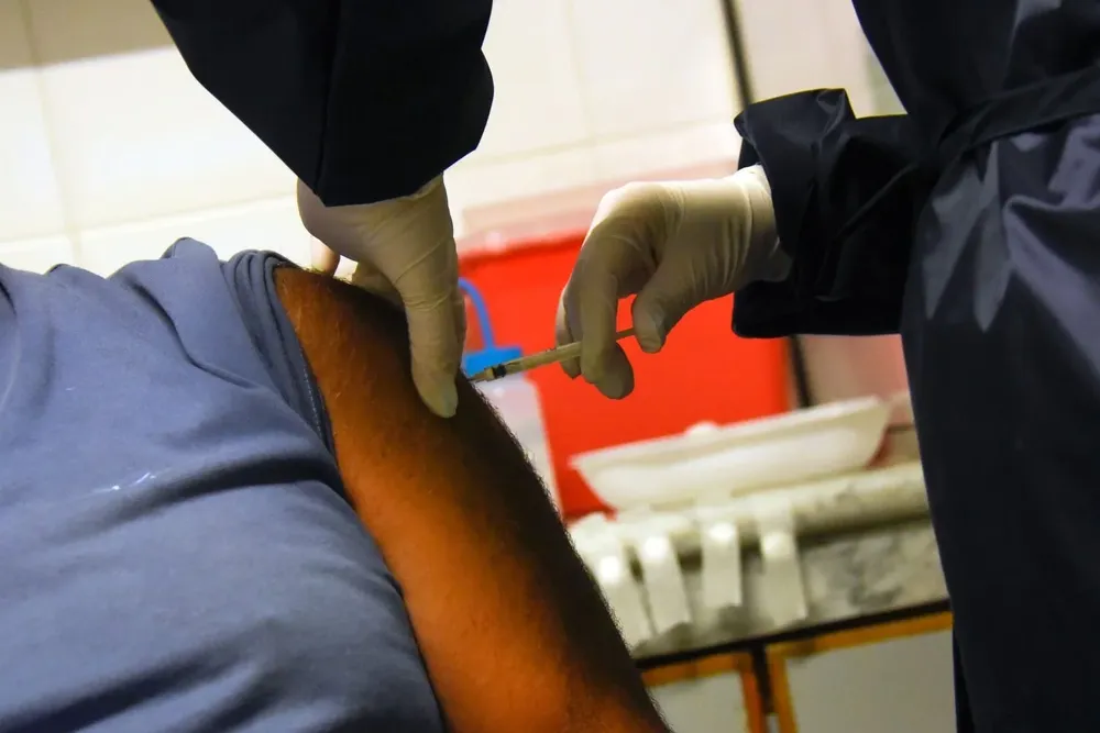 Vacunación contra el covid-19 en el Hospital Maciel