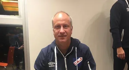 Alejandro Cappuccio con el trofeo de la Supercopa Uruguaya, su primer título en Nacional