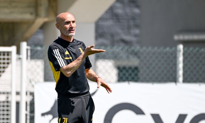 Paolo Montero se hizo cargo del plantel principal de Juventus