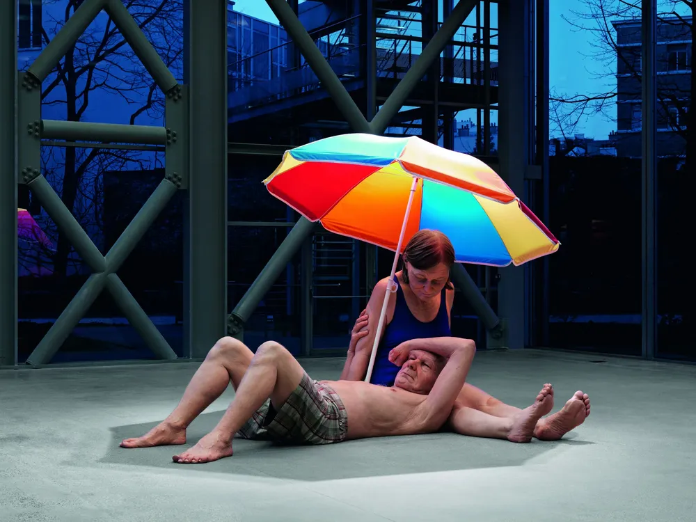 Couple under an Umbrella, 2013 (Pareja debajo de una sombrilla) 300 x 400 x 350 cm