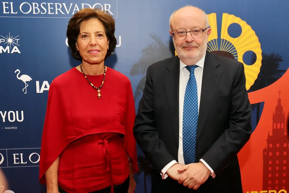 El cónsul de España en Buenos Aires, Fernando García Casas, y su mujer Ángeles Cano.