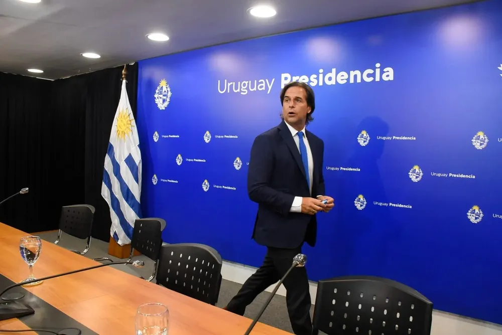 Según el mandatario, con el decreto que firmó a favor de las cinco cableoperadoras trató de cumplir con una sentencia de la Justicia