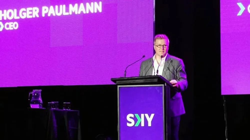 El cambio más importante en la imagen fue la k al revés y eliminar las palmeras que caracterizaban la marca