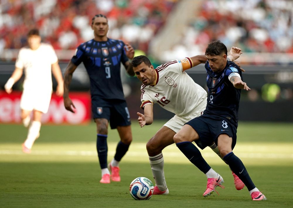 Federico Valverde y Darwin Núñez en el partido ante España