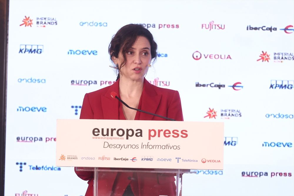 La presidenta de la Comunidad de Madrid, Isabel Díaz Ayuso, interviene durante un desayuno informativo de Europa Press.