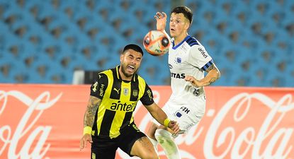 Héctor Villalba de Peñarol ante Liverpool por Copa AUF Uruguay