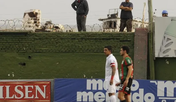 En los últimos dos años Nacional salió cinco veces más que Peñarol a canchas chicas