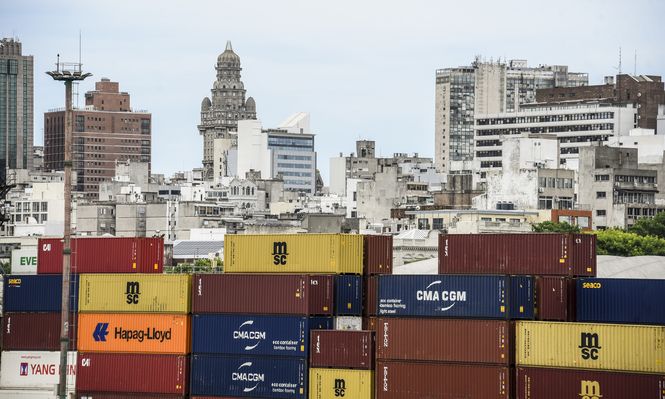 Polémica por decisión de navieras en el puerto de Montevideo