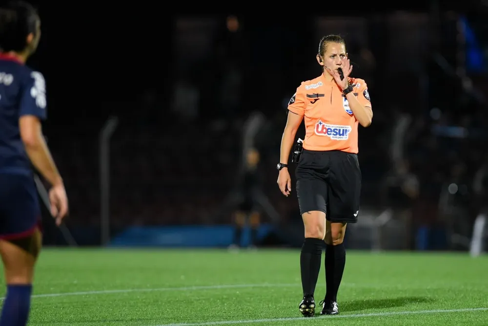 Nadia Fuques arbitró el partido Cooper vs Villa Teresa