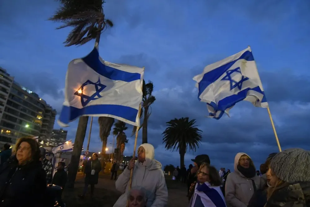 Concentración de la colectividad judía en Uruguay contra el terrorismo.