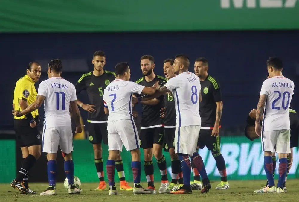 México le ganó 1-0 a Chile en California