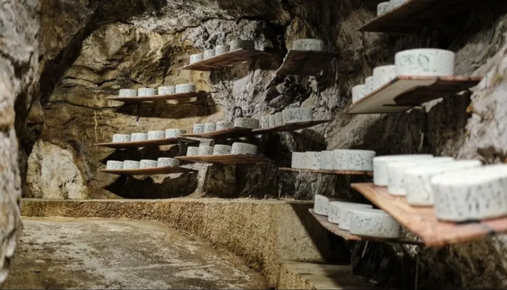 Queso Cabrales madurado en cuevas