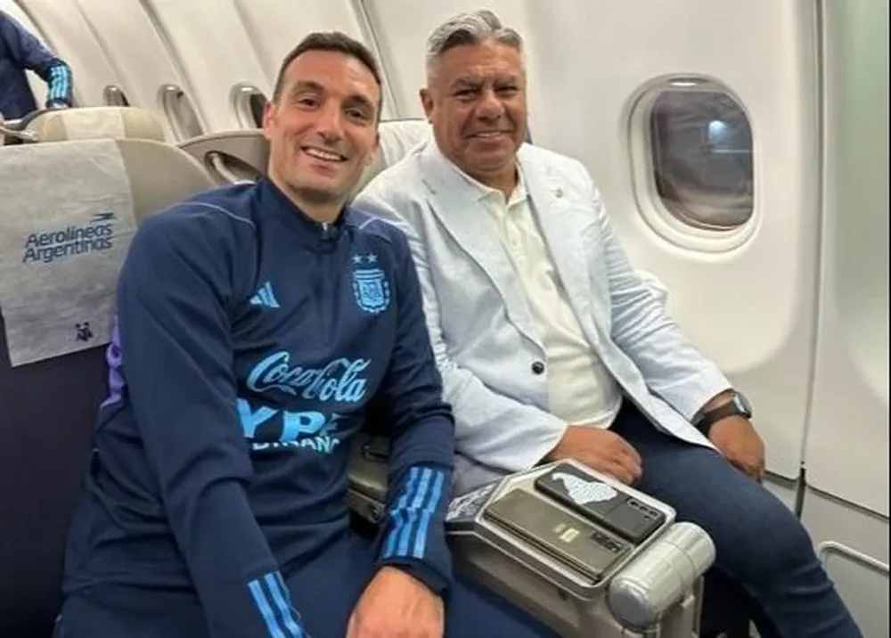 Scaloni y Chiqui Tapia