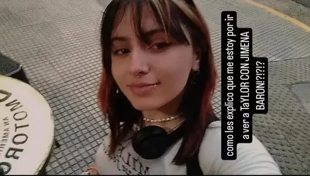 Mía, la swiftie invitada por Jimena